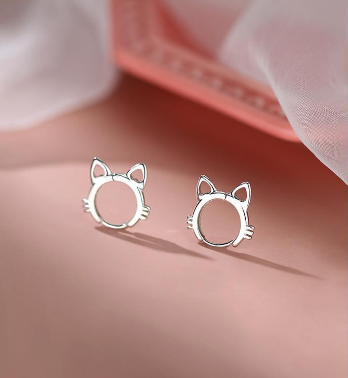 Hollow Beauty Cat Earrings